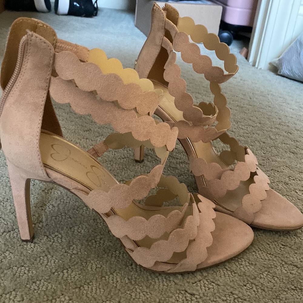 Scalloped Jessica Simpson Heels Size 8.5 NWOT